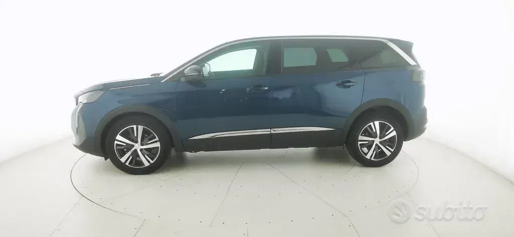 Usata Peugeot 5008 Allure 131 CV (96 kW) 2022 Blu metallizzato SUV