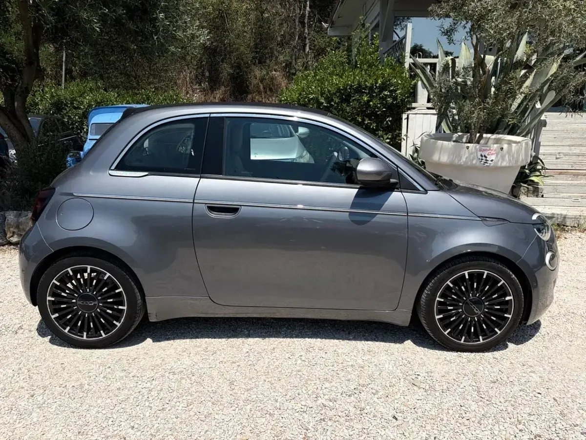 Usata Fiat 500e La Prima 42 kW (58 CV) 2021 Grigio Cabrio