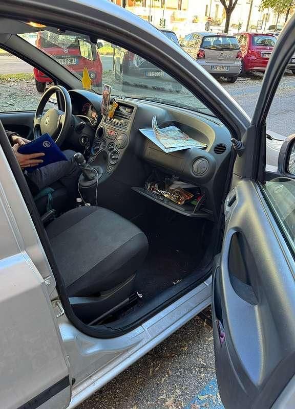 Usata Fiat Panda Active 69 CV (50 kW) 2011 Argento Utilitaria