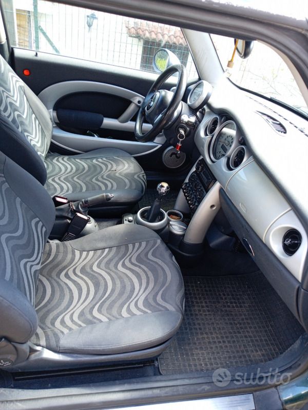 Usata Mini Cooper 75 CV (55 kW) 2004 Verde Utilitaria