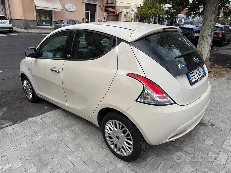 Usata Lancia Ypsilon Gold 69 CV (50 kW) 2016 Beige Utilitaria