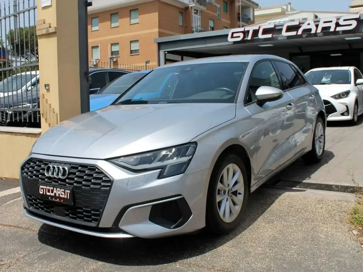 Usata Audi A3 Ambiente 150 CV (110 kW) 2021 Argento floret metallizzato Berlina