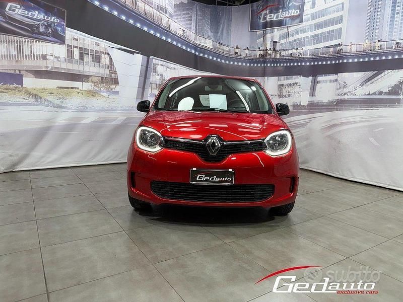 Usata Renault Twingo Urban Night 65 CV (47 kW) 2024 Rosso Utilitaria
