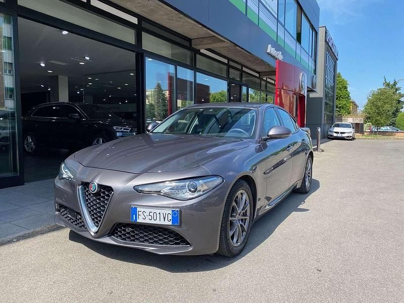 Grigio scuro Usata 2018 Alfa Romeo Giulia Executive Tre volumi | 18.900 € (Cara) - Immagine 1/4