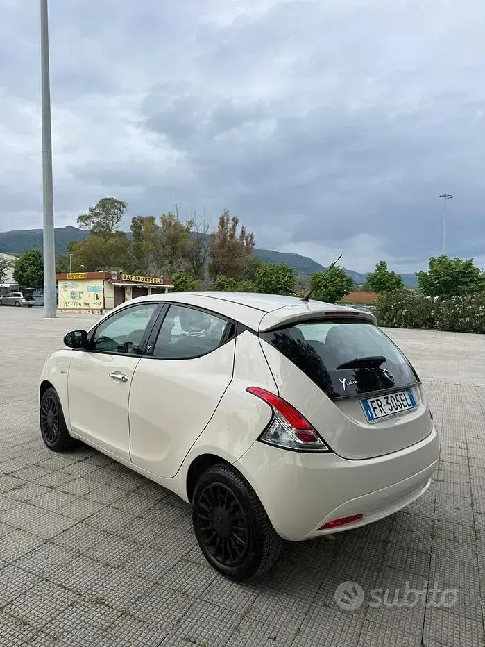 Usata Lancia Ypsilon 69 CV (50 kW) 2018 Bianco Utilitaria