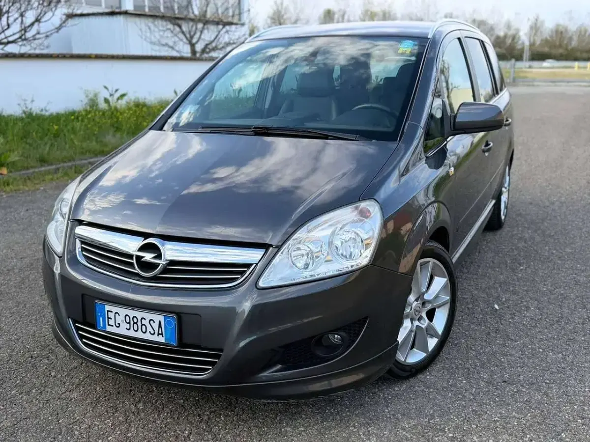 Usata Opel Zafira Cosmo 125 CV (91 kW) 2011 Grigio Monovolume