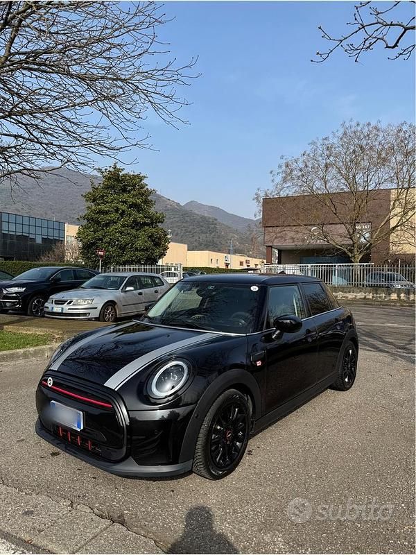 Usata Mini Cooper Classic 136 CV (100 kW) 2021 Nero Utilitaria