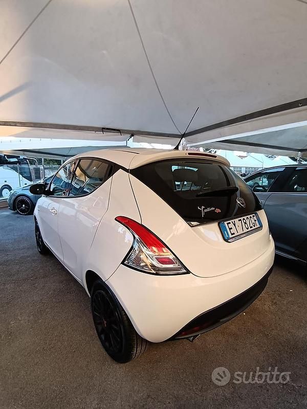 Usata 2015 Lancia Ypsilon Due volumi | 5700 € (Buon prezzo) - Immagine 1/4