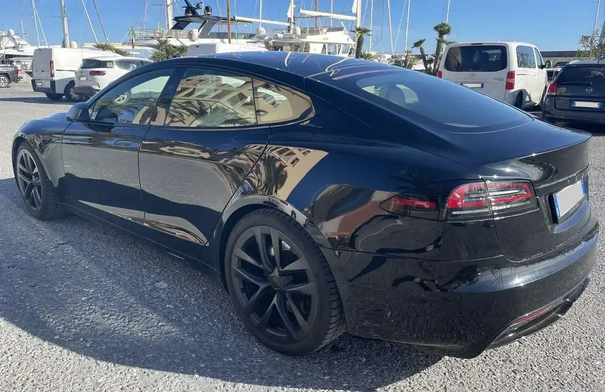 Usata Tesla Model S Long Range AWD 217 kW (296 CV) 2023 Nero Utilitaria