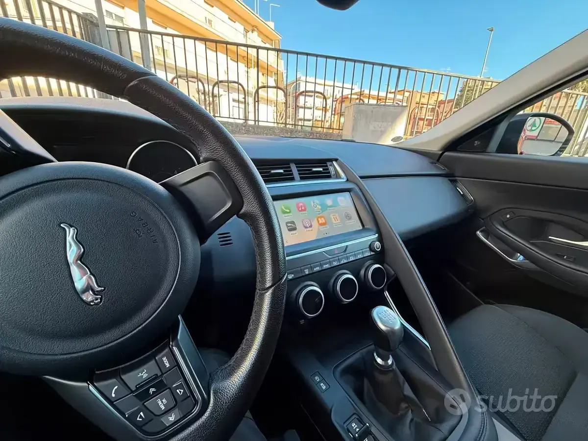 Usata Jaguar E-Pace 150 CV (110 kW) 2023 Rosso SUV