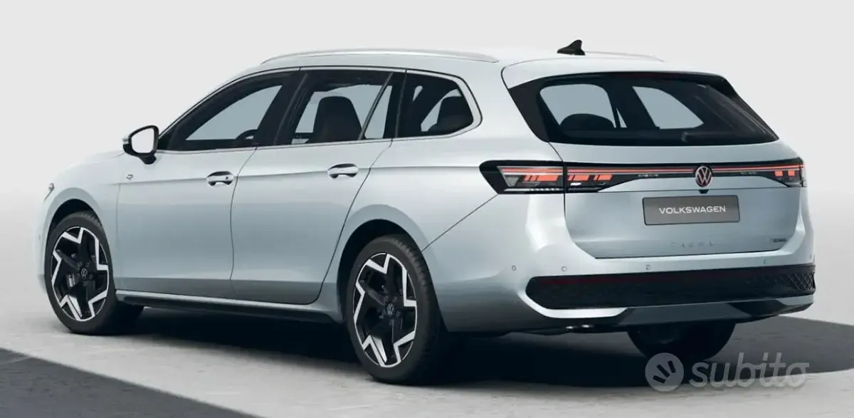 Nuova VW Passat R-line Plus 193 CV (141 kW) 2026 Grigio Station wagon