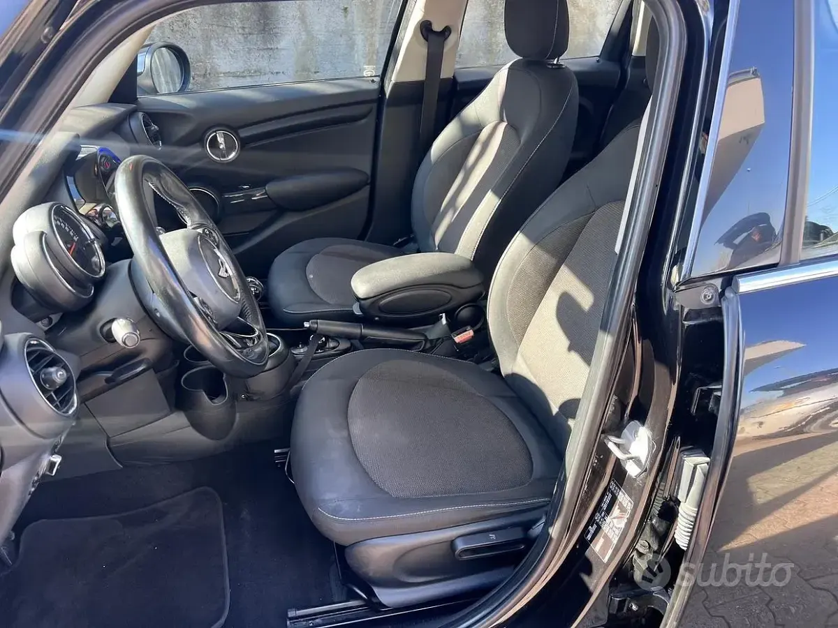 Usata Mini One D Business 95 CV (69 kW) 2018 Nero Utilitaria