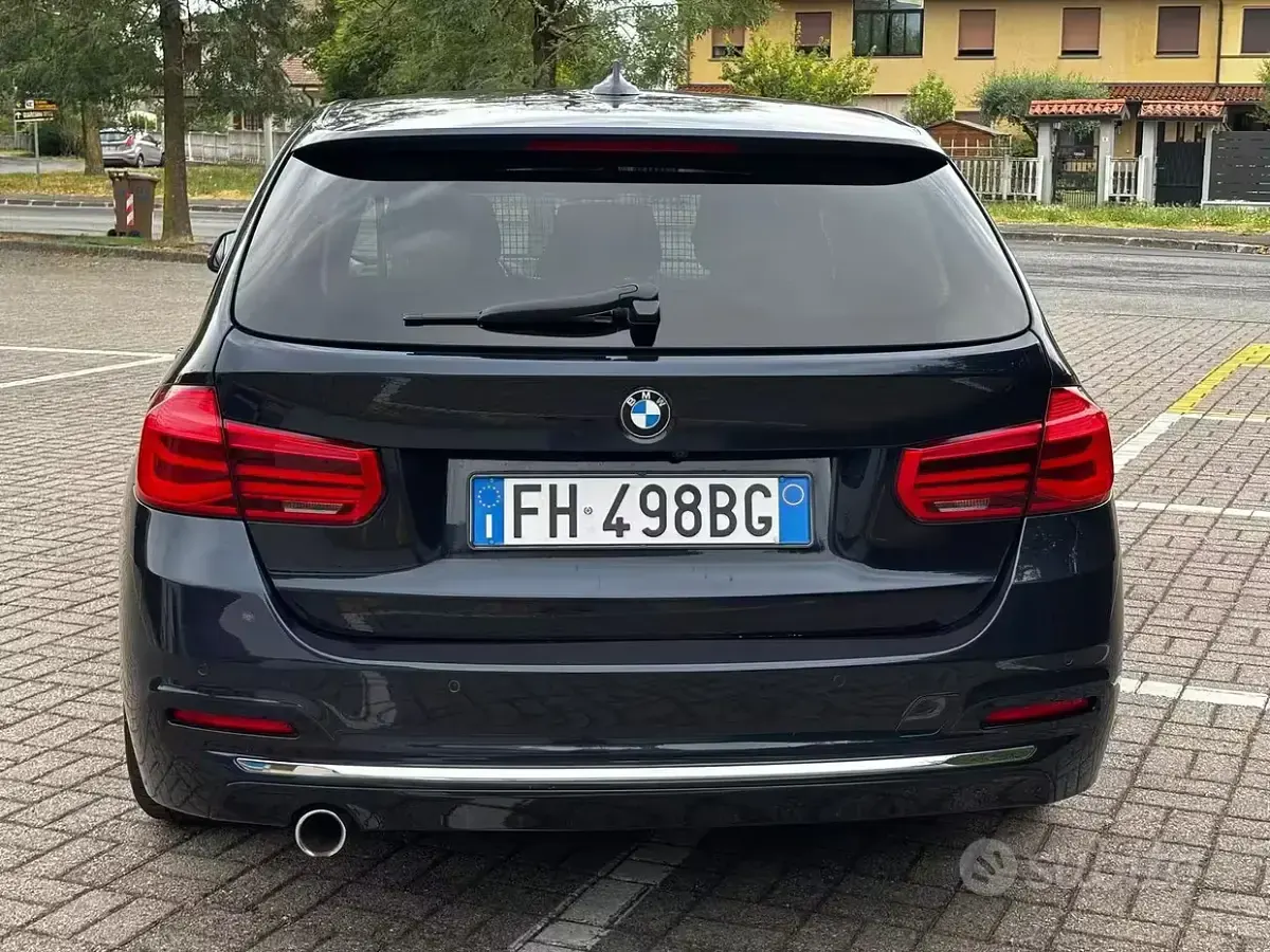 Usata BMW 318 Luxury Line 150 CV (110 kW) 2017 Blu Station wagon