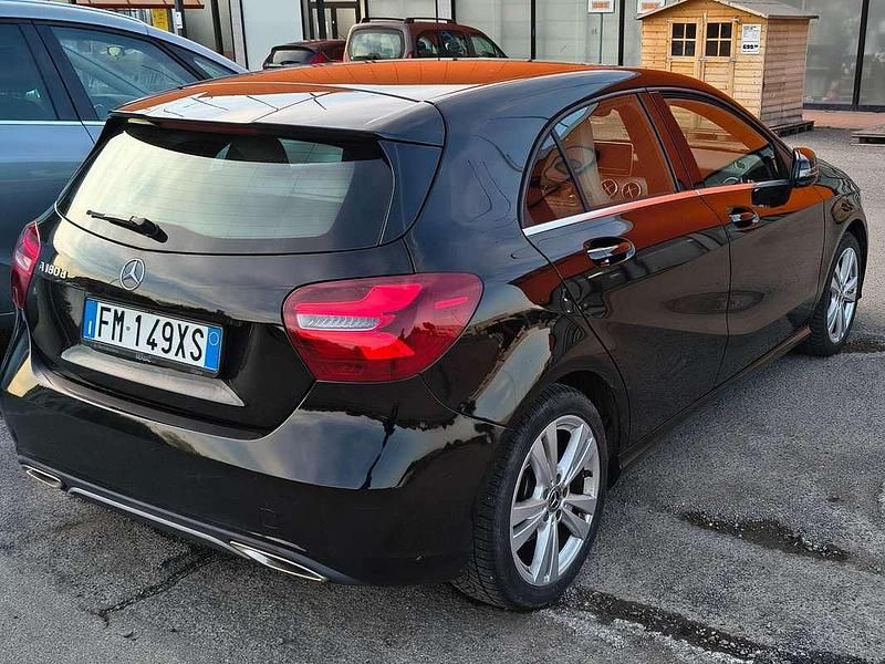Usata Mercedes A180 Premium 109 CV (80 kW) 2017 Nero Berlina