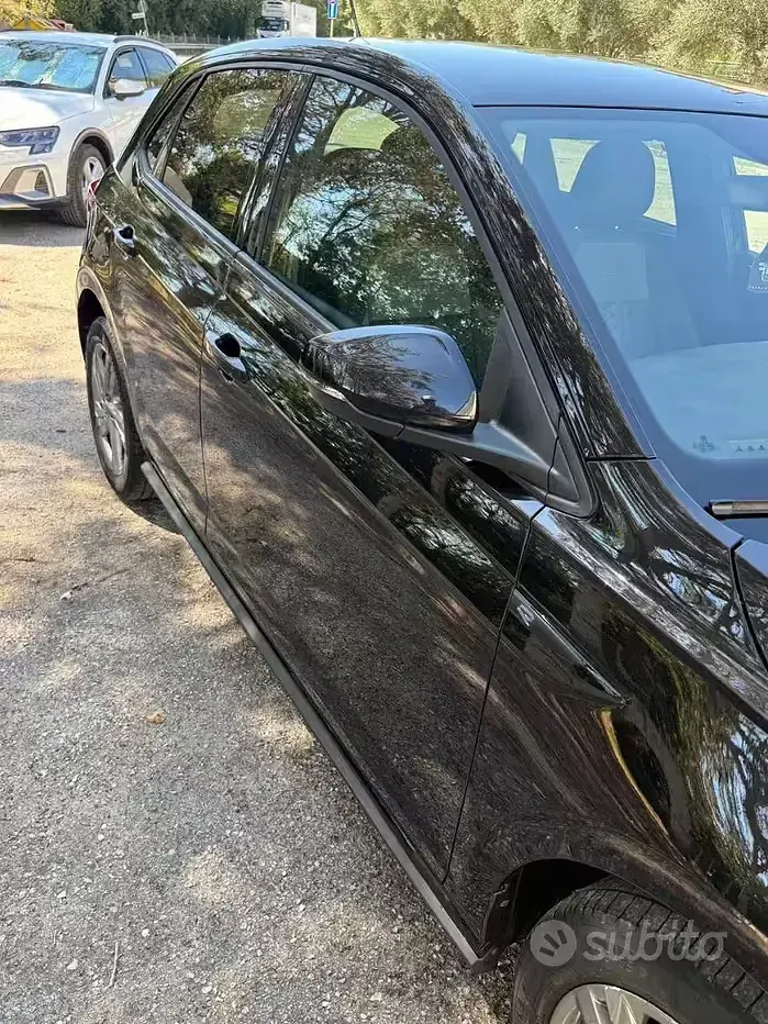 Usata VW Polo R-line 95 CV (69 kW) 2023 Nero Utilitaria