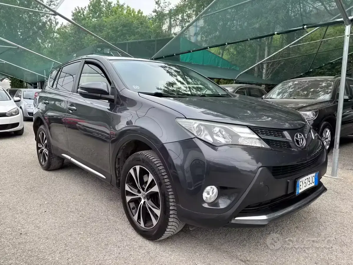 Second-hand Toyota RAV4 Style 124 CP (91 kW) 2015 Gri SUV