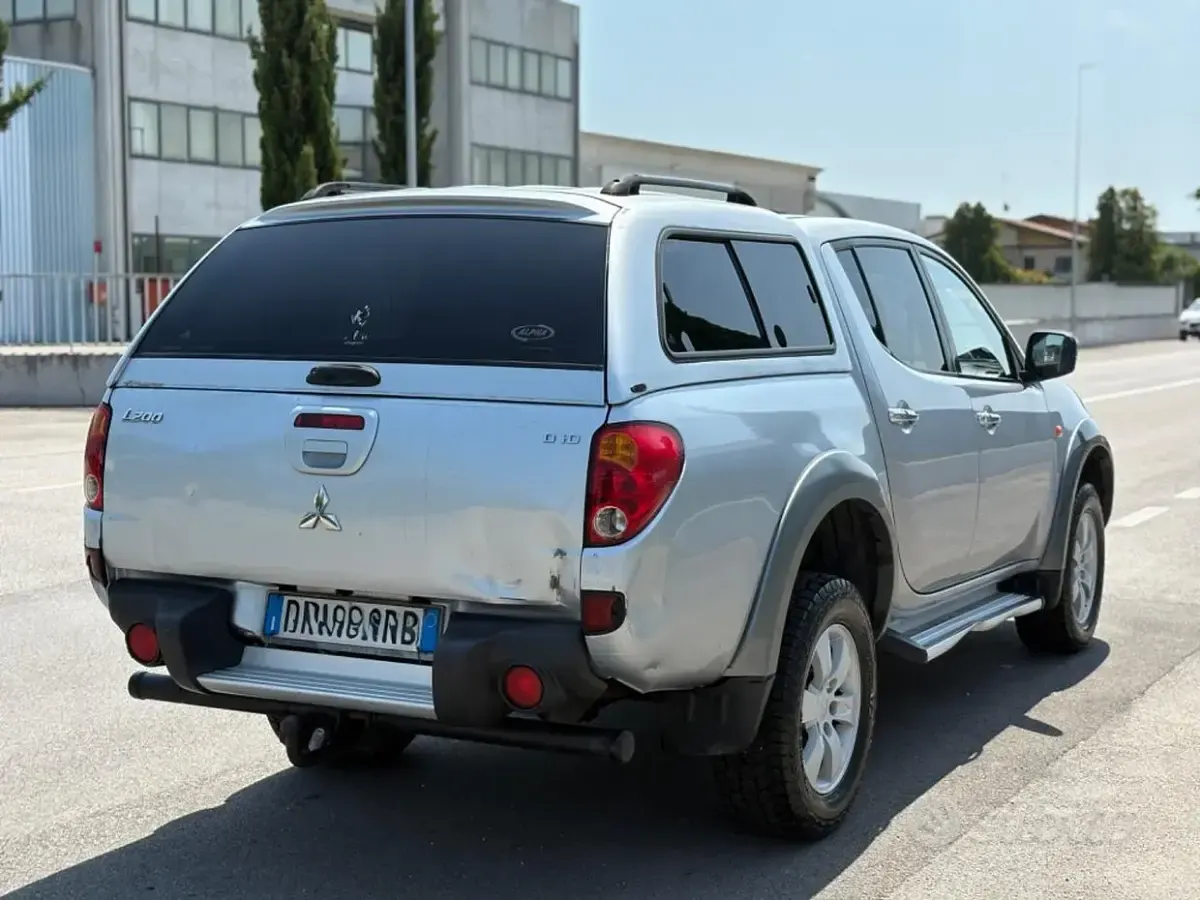Usata Mitsubishi L200 Intense 136 CV (100 kW) 2007 Grigio Pick-up