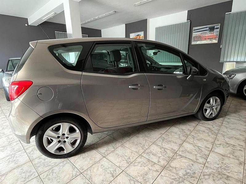 Usata Opel Meriva Cosmo 75 CV (55 kW) 2011 Grigio Monovolume