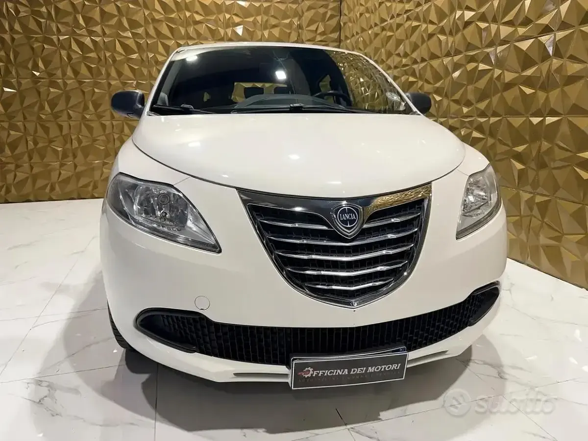 Usata Lancia Ypsilon Silver 69 CV (50 kW) 2013 Bianco Utilitaria