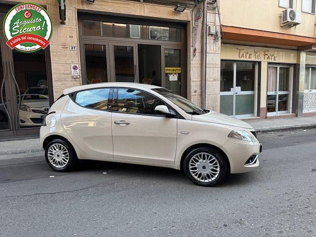Usata Lancia Ypsilon Platinum 95 CV (69 kW) 2016 Beige Utilitaria