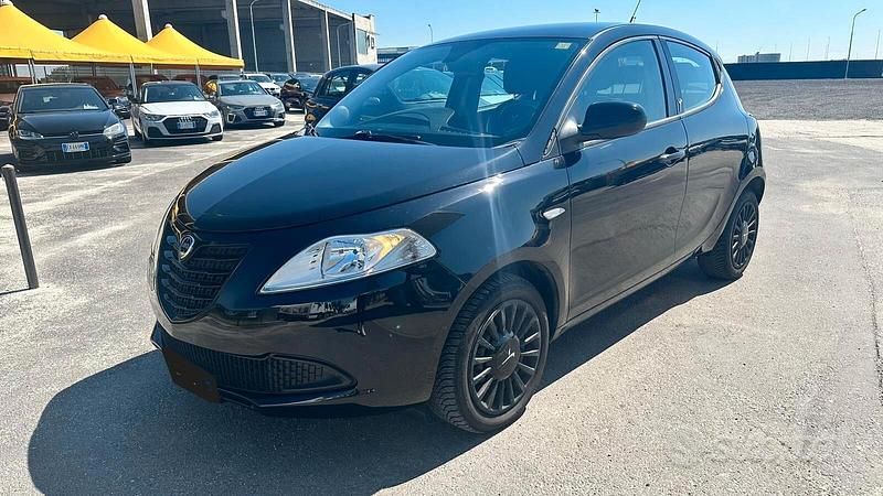 Usata Lancia Ypsilon Silver 69 CV (50 kW) 2014 Nero Utilitaria