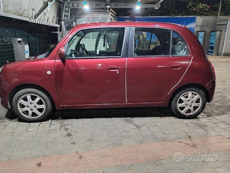 Usata Daihatsu Trevis 58 CV (42 kW) 2007 Rosso Utilitaria