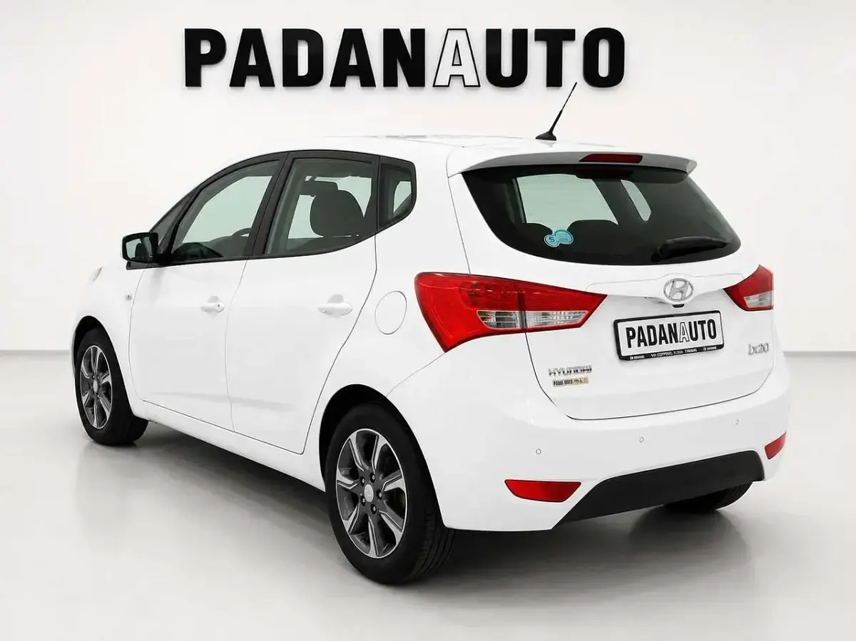 Usata Hyundai ix20 Comfort 90 CV (66 kW) 2016 Bianco Utilitaria