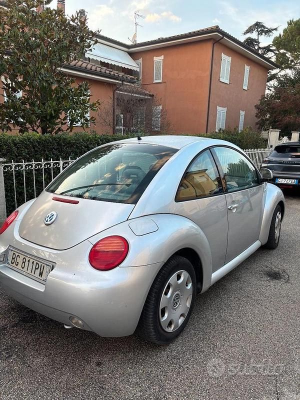 Usata VW New Beetle 90 CV (66 kW) 2000 Grigio Utilitaria
