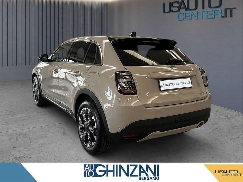 Usata Fiat 600 La Prima 110 CV (80 kW) 2025 Nero SUV