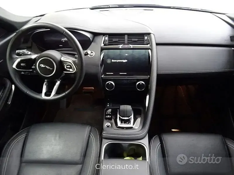 Usata Jaguar E-Pace R-Dynamic 163 CV (119 kW) 2024 Eiger grey SUV