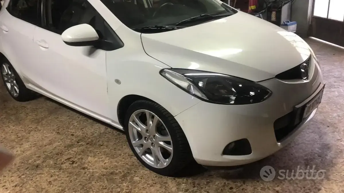 Usata Mazda 2 68 CV (50 kW) 2008 Bianco Utilitaria