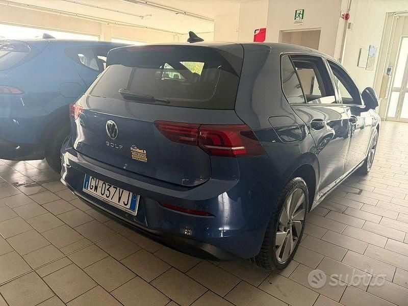 Begagnad VW Golf VIII Edition 116 HK (85 kW) 2024 Blå Sedan