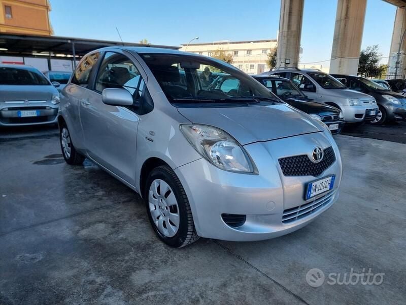 Usata 2008 Toyota Yaris Sol Tre volumi | 3490 € (Buon prezzo) - Immagine 1/4
