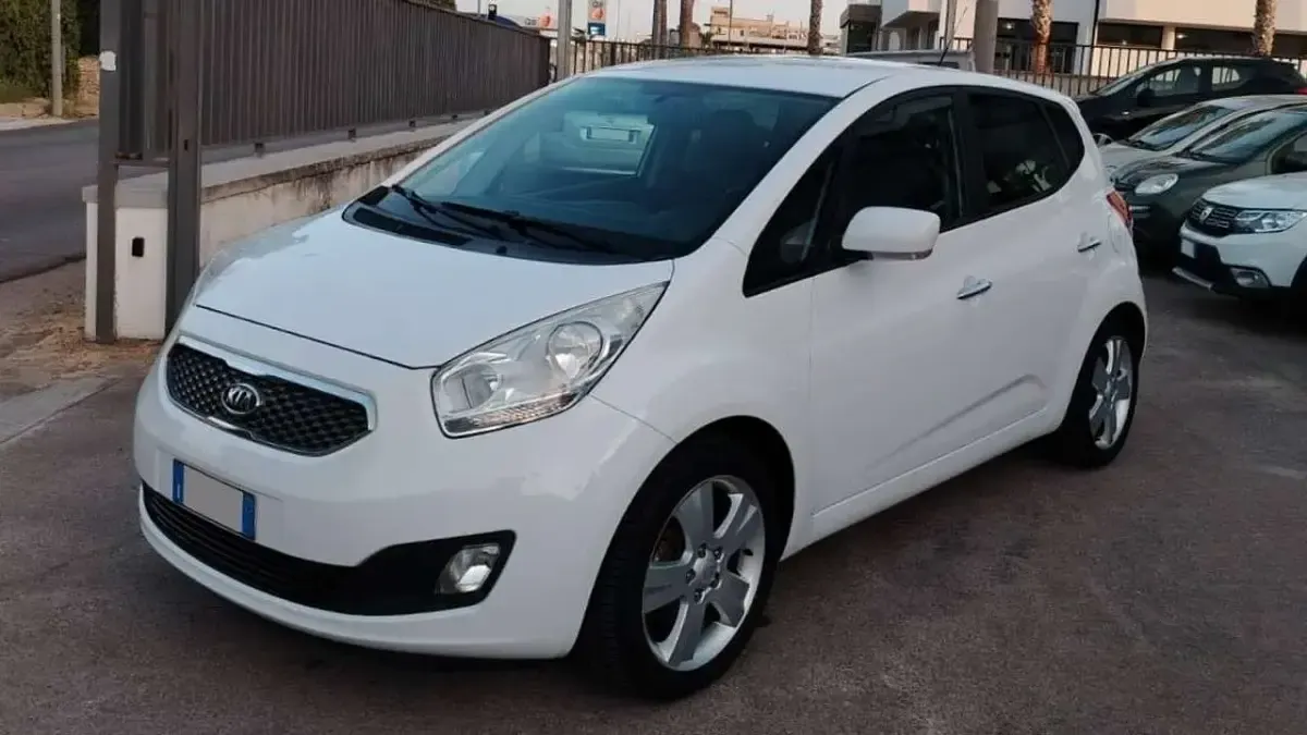 Usata Kia Venga 125 CV (91 kW) 2010 Bianco Utilitaria