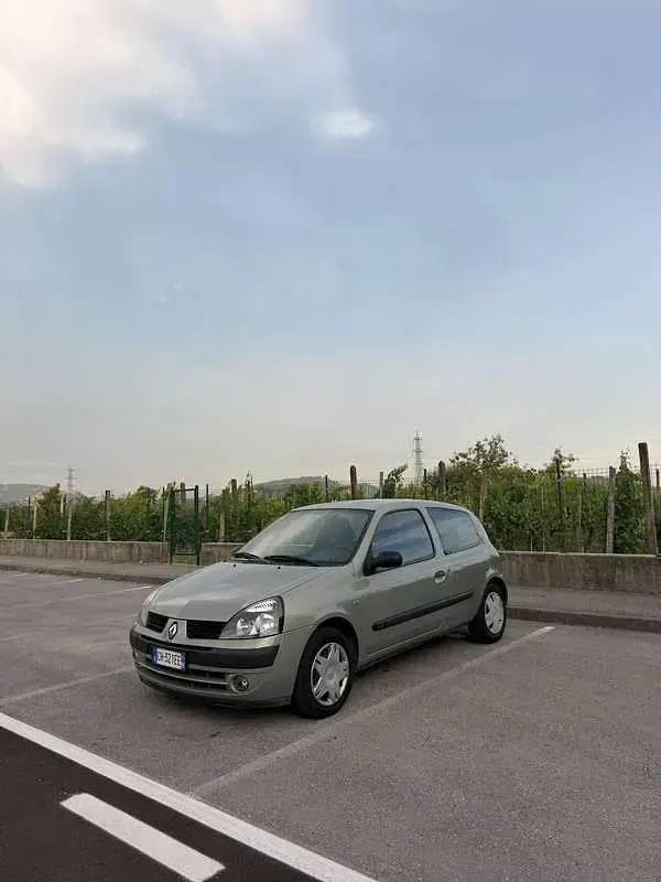 Usata Renault Clio II 54 CV (39 kW) 2003 Berlina
