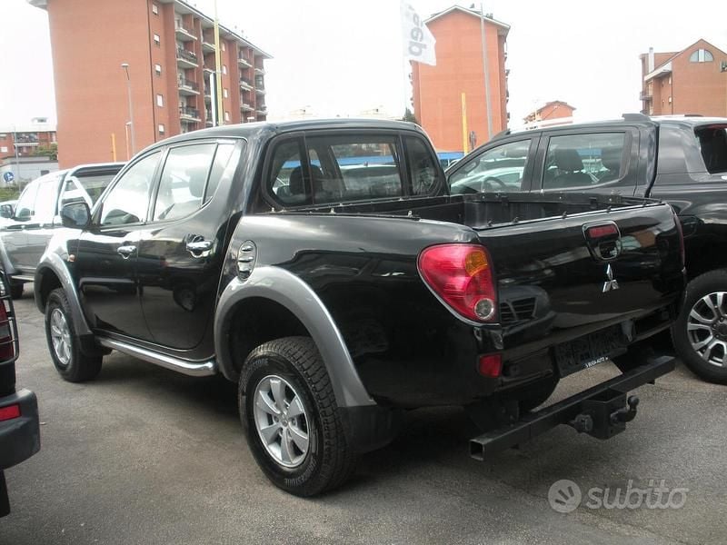 Usata Mitsubishi L200 Intense 136 CV (100 kW) 2011 Nero Pick-up
