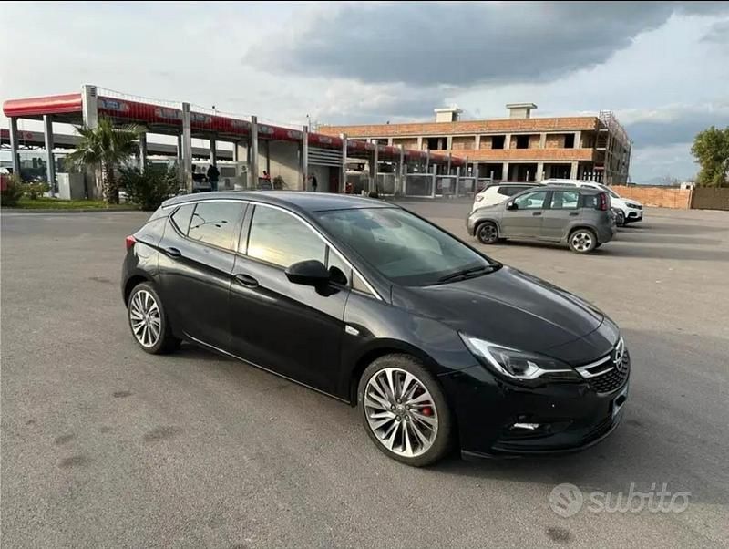 Nero Usata 2016 Opel Astra Tre volumi | 7500 € (Buon prezzo) - Immagine 1/4