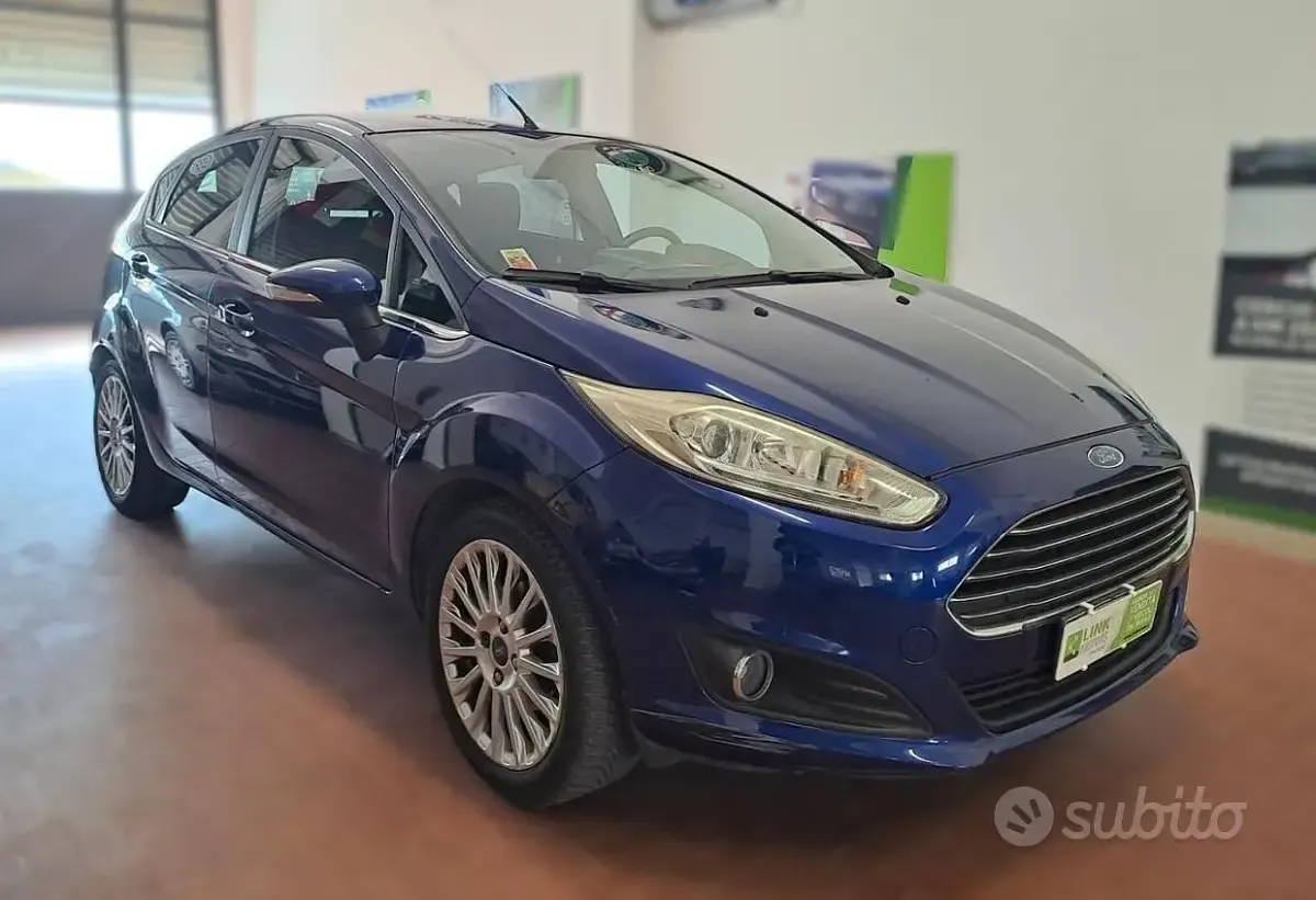 Usado Ford Fiesta Titanium 75 CV (55 kW) 2014 Azul Utilitario
