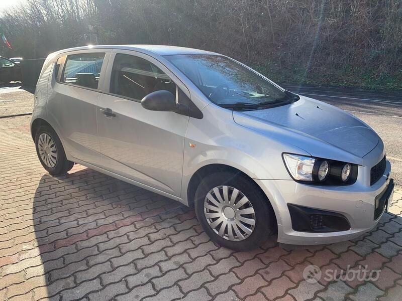 Usata Chevrolet Aveo LS 69 CV (50 kW) 2012 Argento Berlina