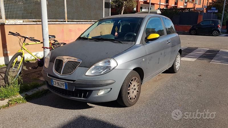 Usata Lancia Ypsilon 70 CV (51 kW) 2005 Grigio Utilitaria