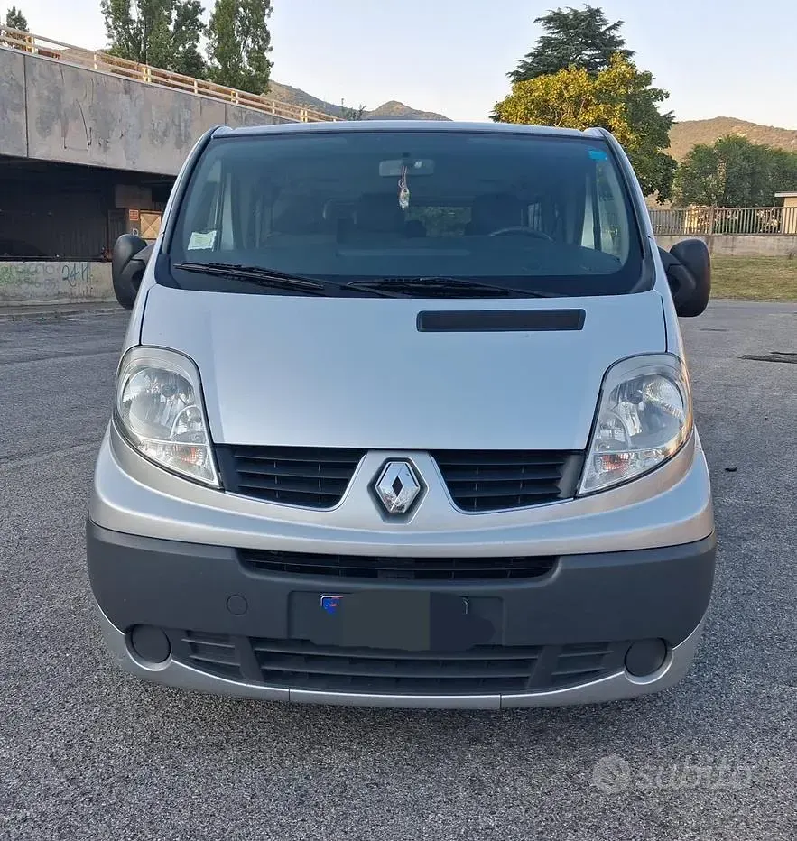 Usata Renault Trafic 114 CV (83 kW) 2008 Grigio Monovolume