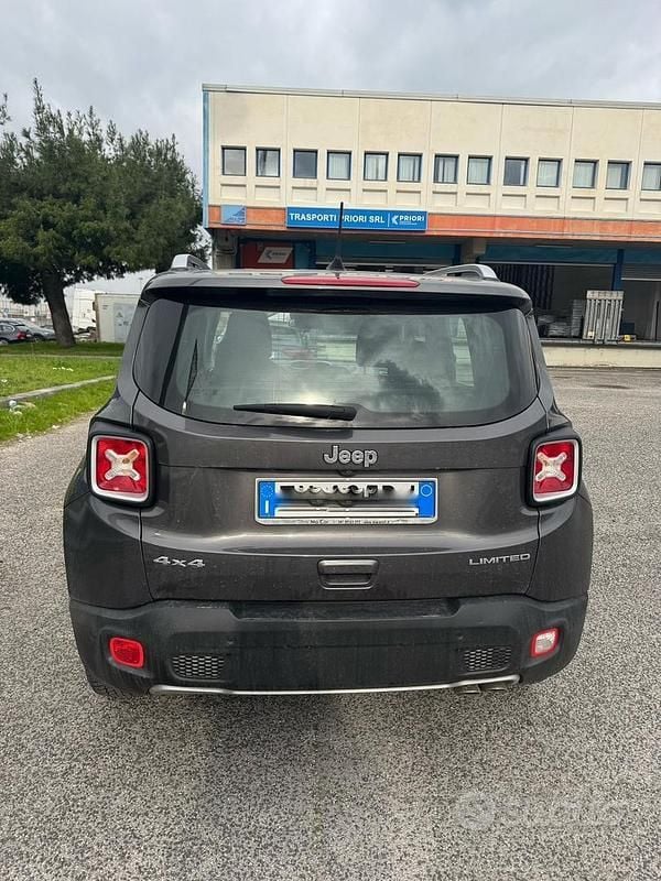 Usado Jeep Renegade Limited 140 CV (102 kW) 2018 Gris SUV