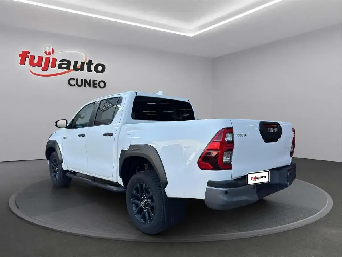 Nuova Toyota HiLux 204 CV (150 kW) 2026 Platinum pearl white Pick-up