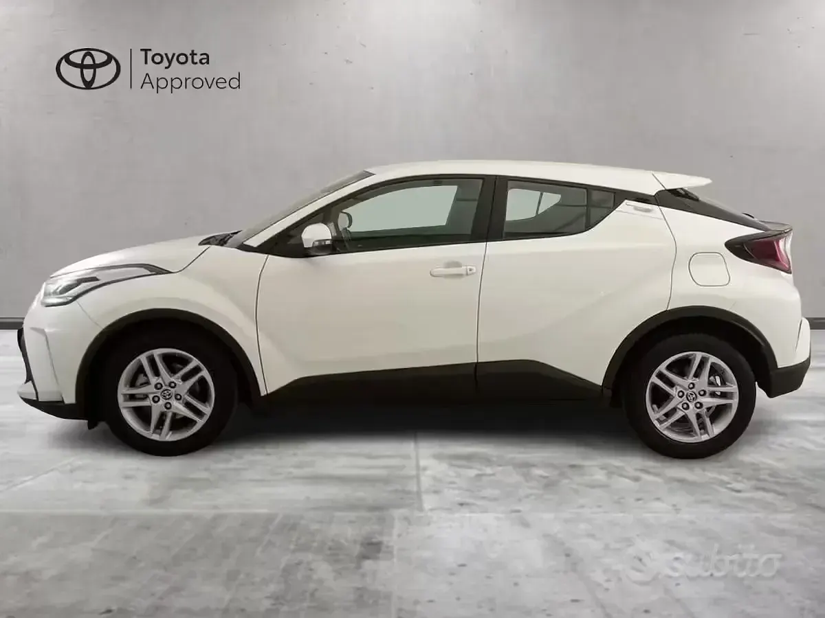 Usata Toyota C-HR Active 122 CV (89 kW) 2023 Bianco SUV