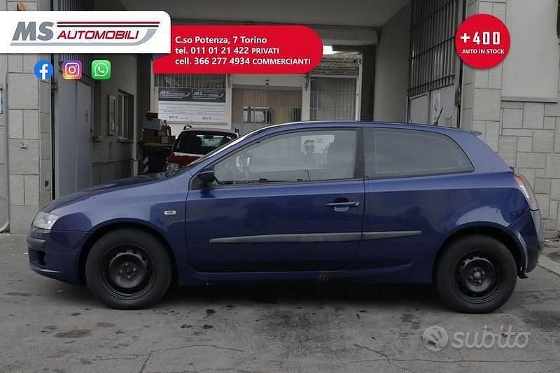 Usata Fiat Stilo Active 103 CV (75 kW) 2004 Blu/azzurro Berlina