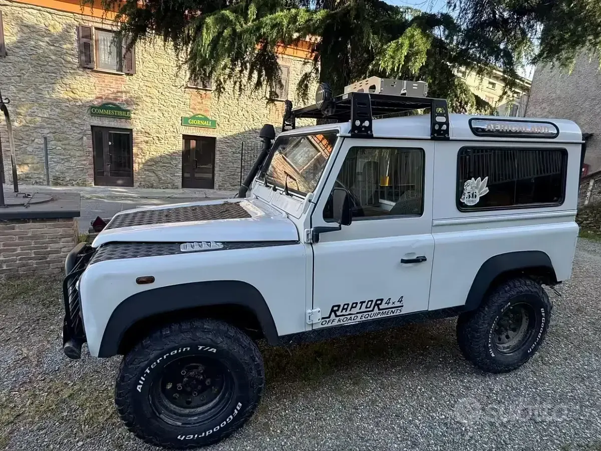 Usata Land Rover Defender 122 CV (89 kW) 2001 Bianco Station wagon