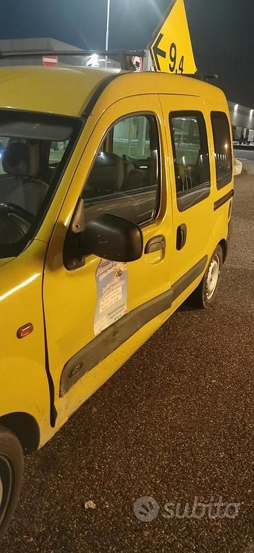 Usata Renault Kangoo 65 CV (47 kW) 2003 Giallo Monovolume