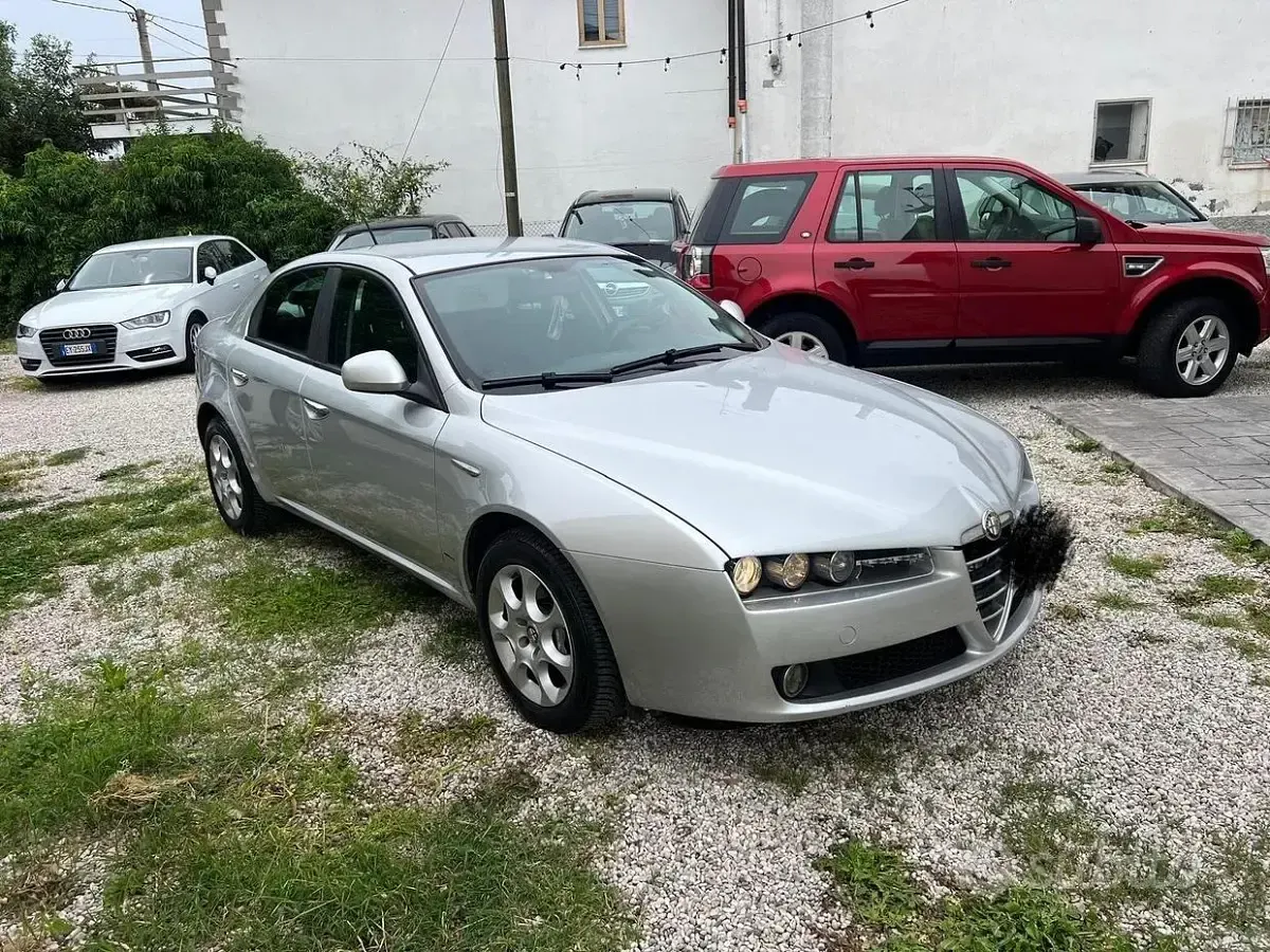 Usata Alfa Romeo 159 Progression 140 CV (102 kW) 2009 Grigio Berlina