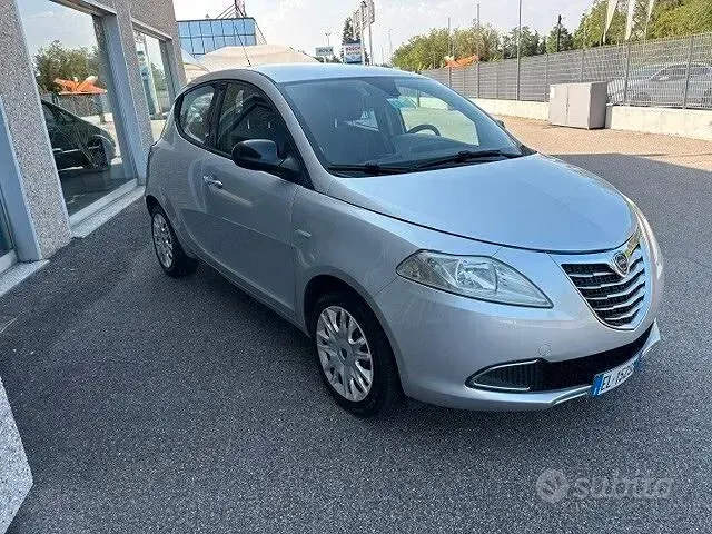 Usata Lancia Ypsilon Gold 69 CV (50 kW) 2012 Grigio Utilitaria