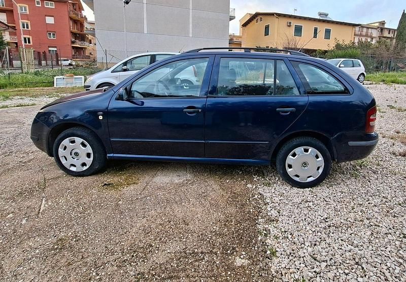 Usata Skoda Fabia 2002 Blu Station wagon